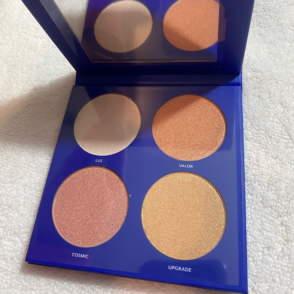 Tresluce beauty highlighter palette